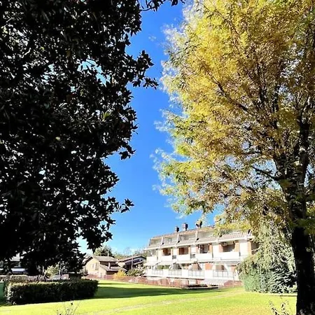 Un Posto Da Sogno Con Parco Privato A アパート *
